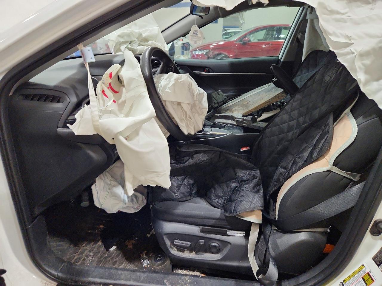 2020 TOYOTA CAMRY LE photo 13