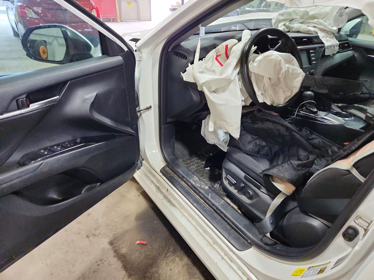 2020 TOYOTA CAMRY LE photo 15