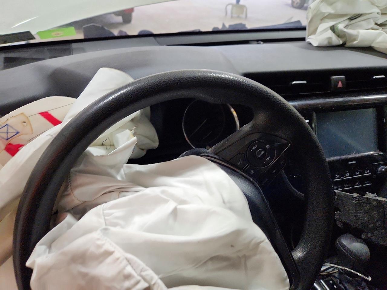 2020 TOYOTA CAMRY LE photo 17