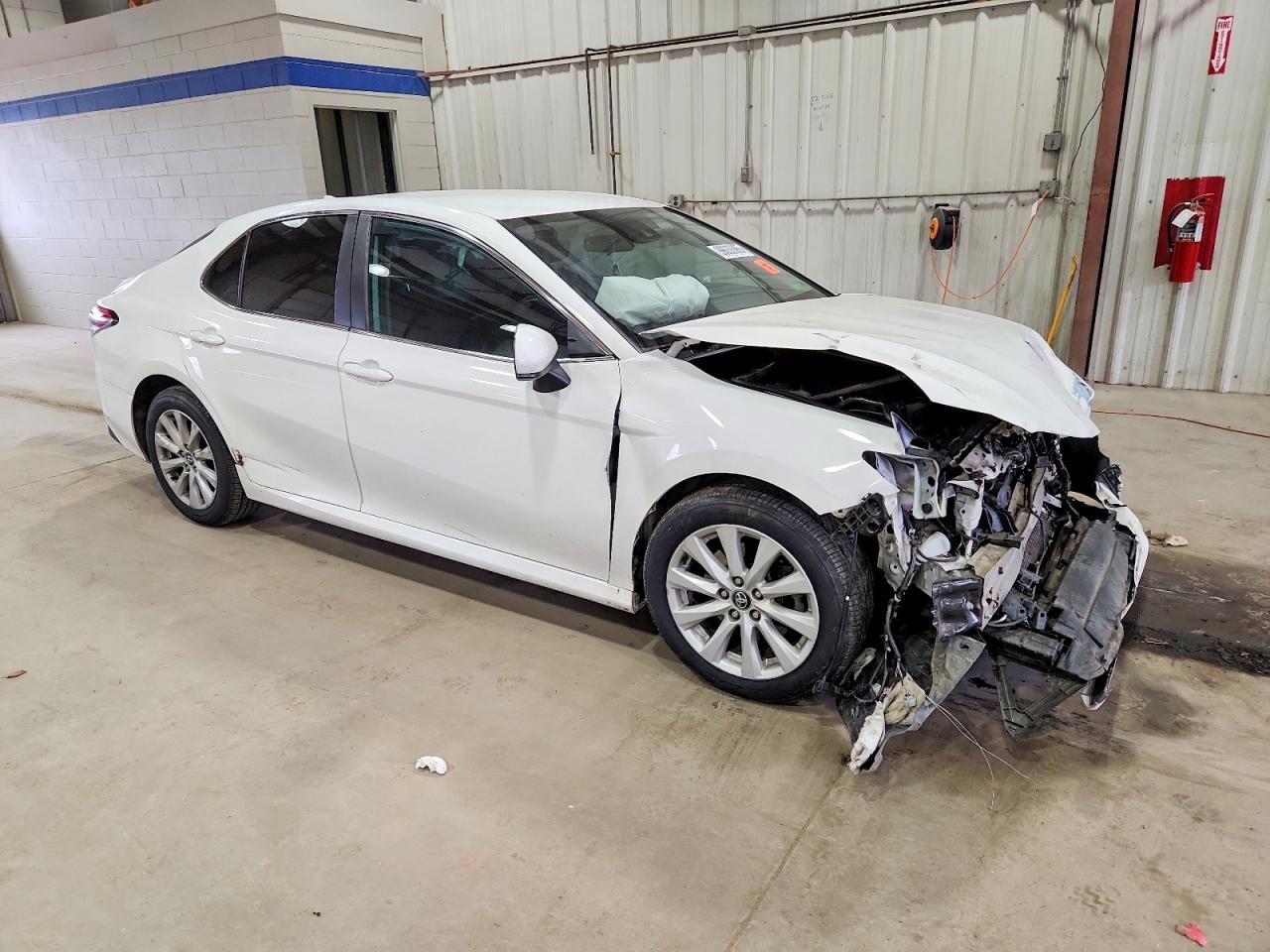2020 TOYOTA CAMRY LE photo 7