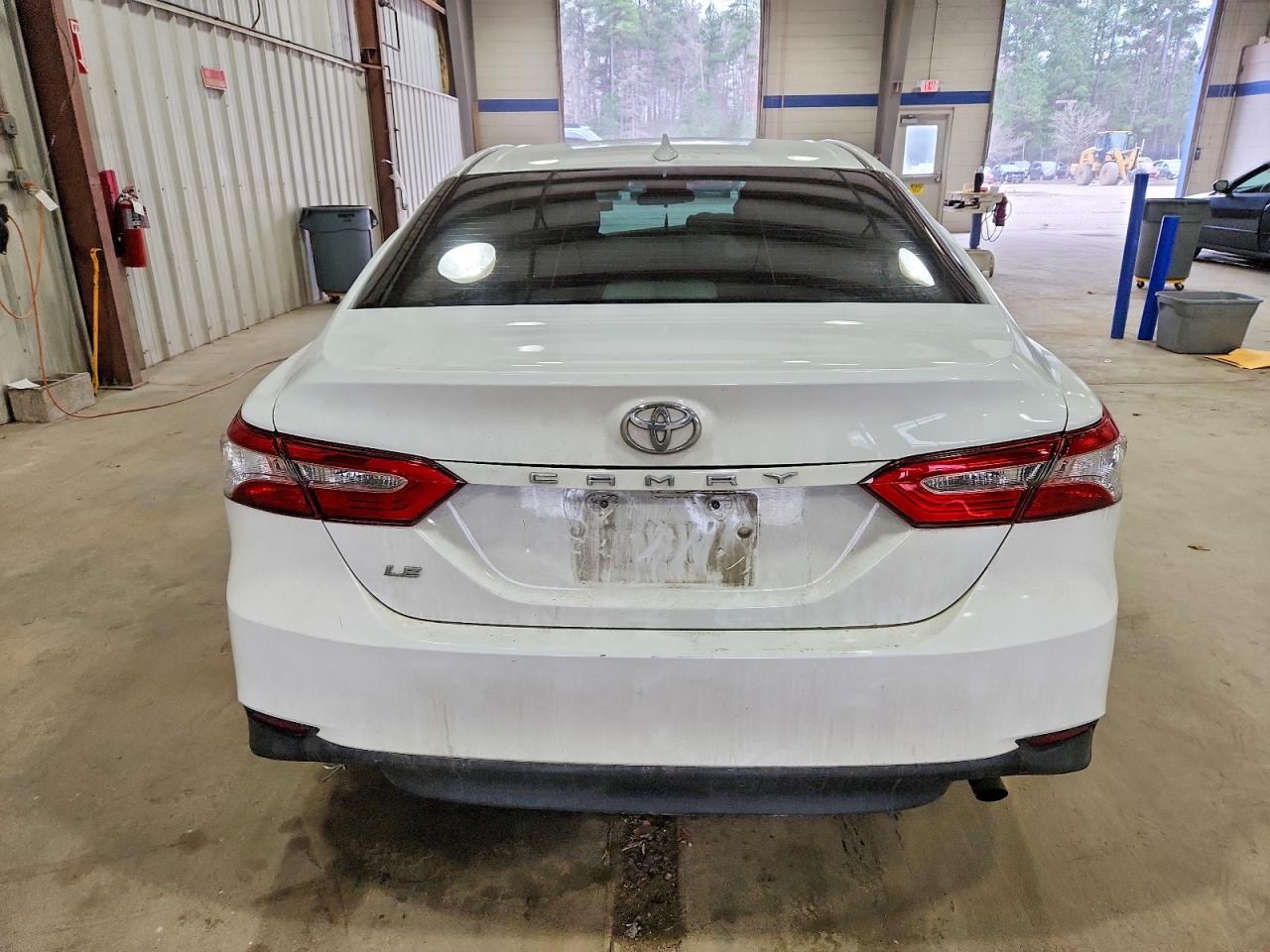 2020 TOYOTA CAMRY LE photo 11