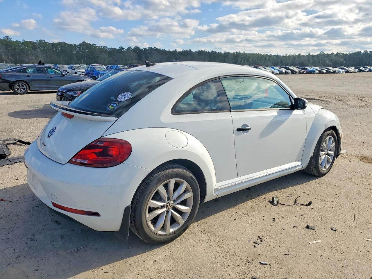 2017 VOLKSWAGEN BEETLE 1.8T photo 3