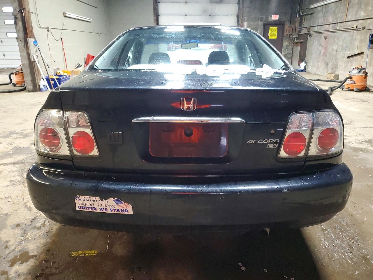 1997 HONDA ACCORD LX photo 6