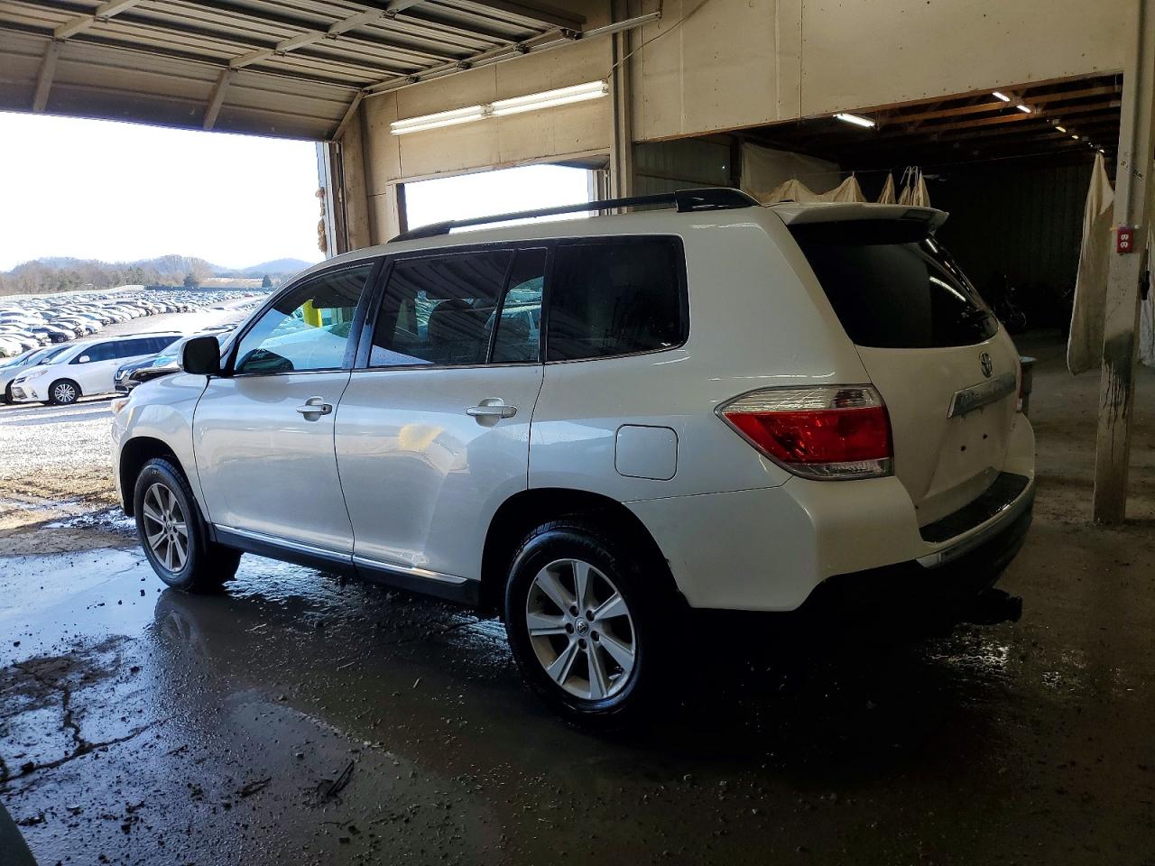 2013 TOYOTA HIGHLANDER BASE photo 2