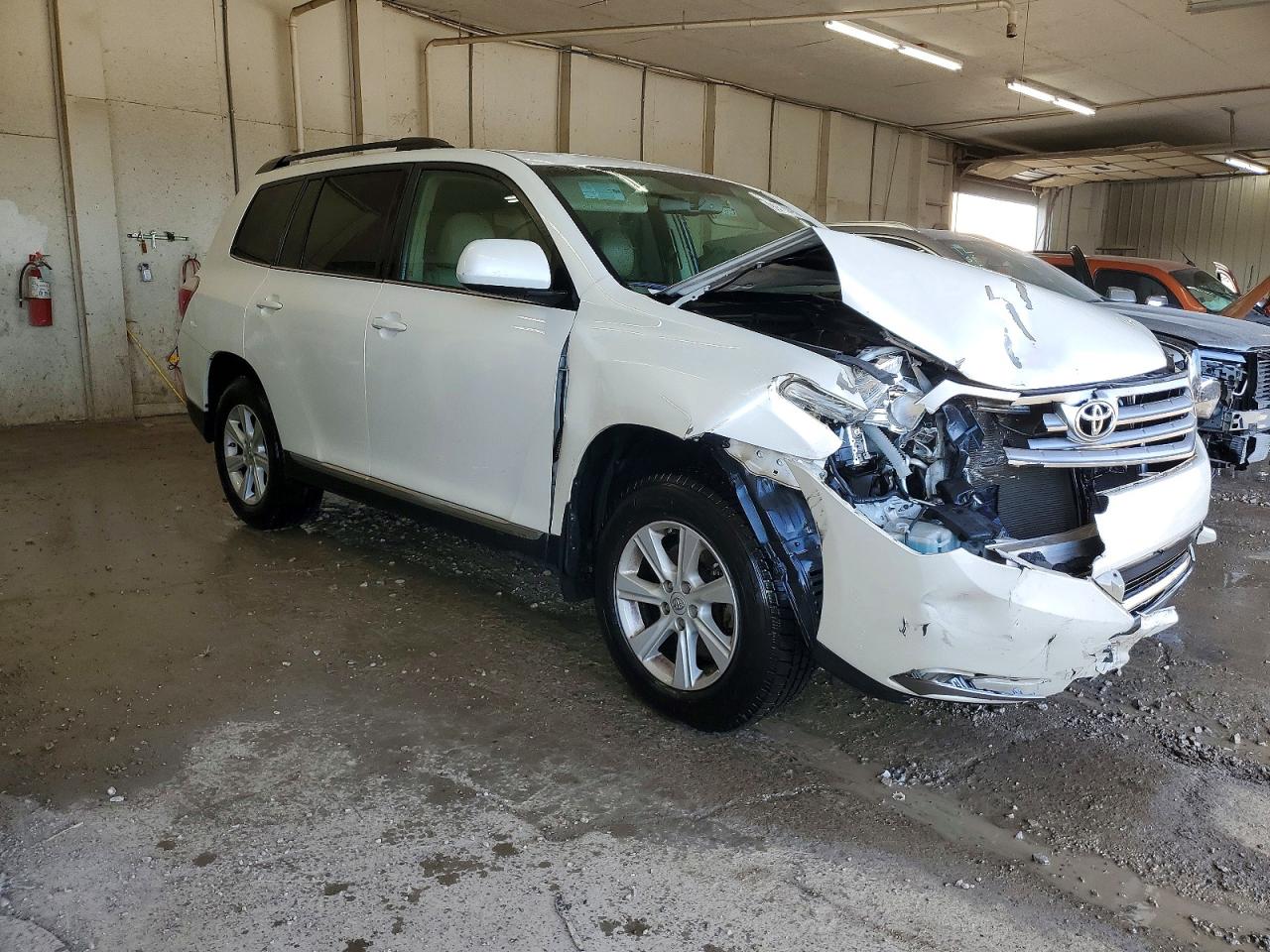 2013 TOYOTA HIGHLANDER BASE photo 4