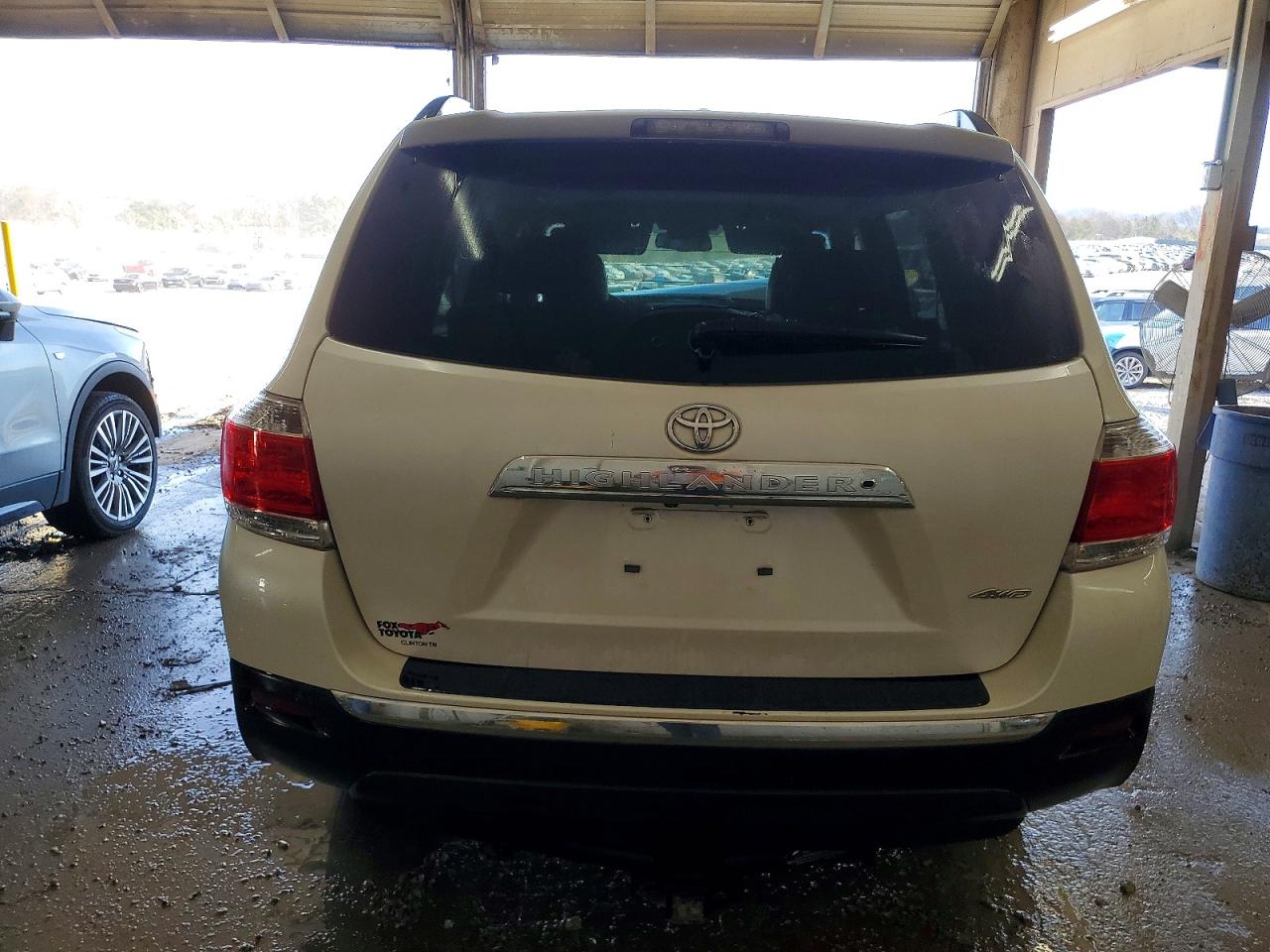 2013 TOYOTA HIGHLANDER BASE photo 6