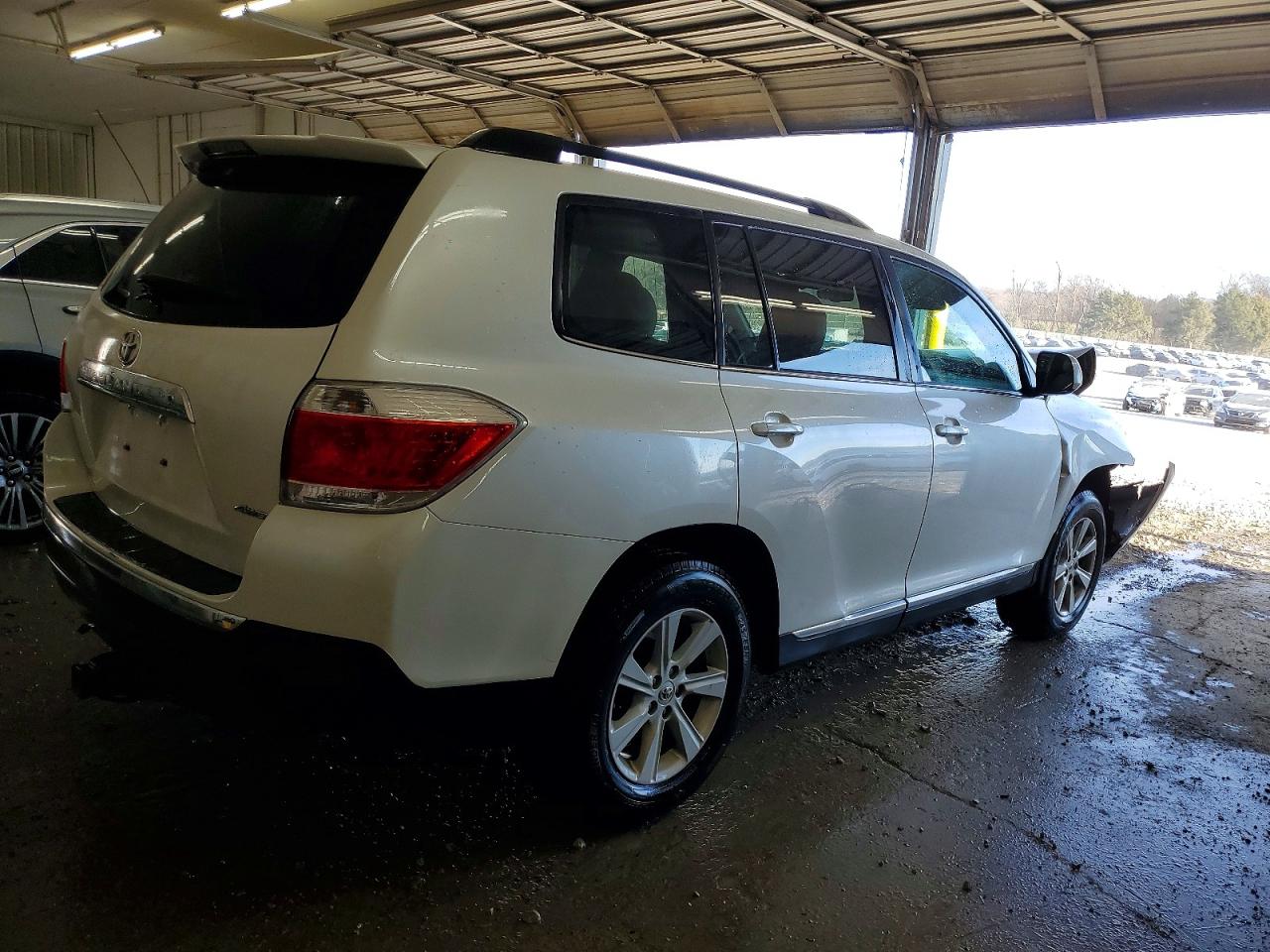 2013 TOYOTA HIGHLANDER BASE photo 3