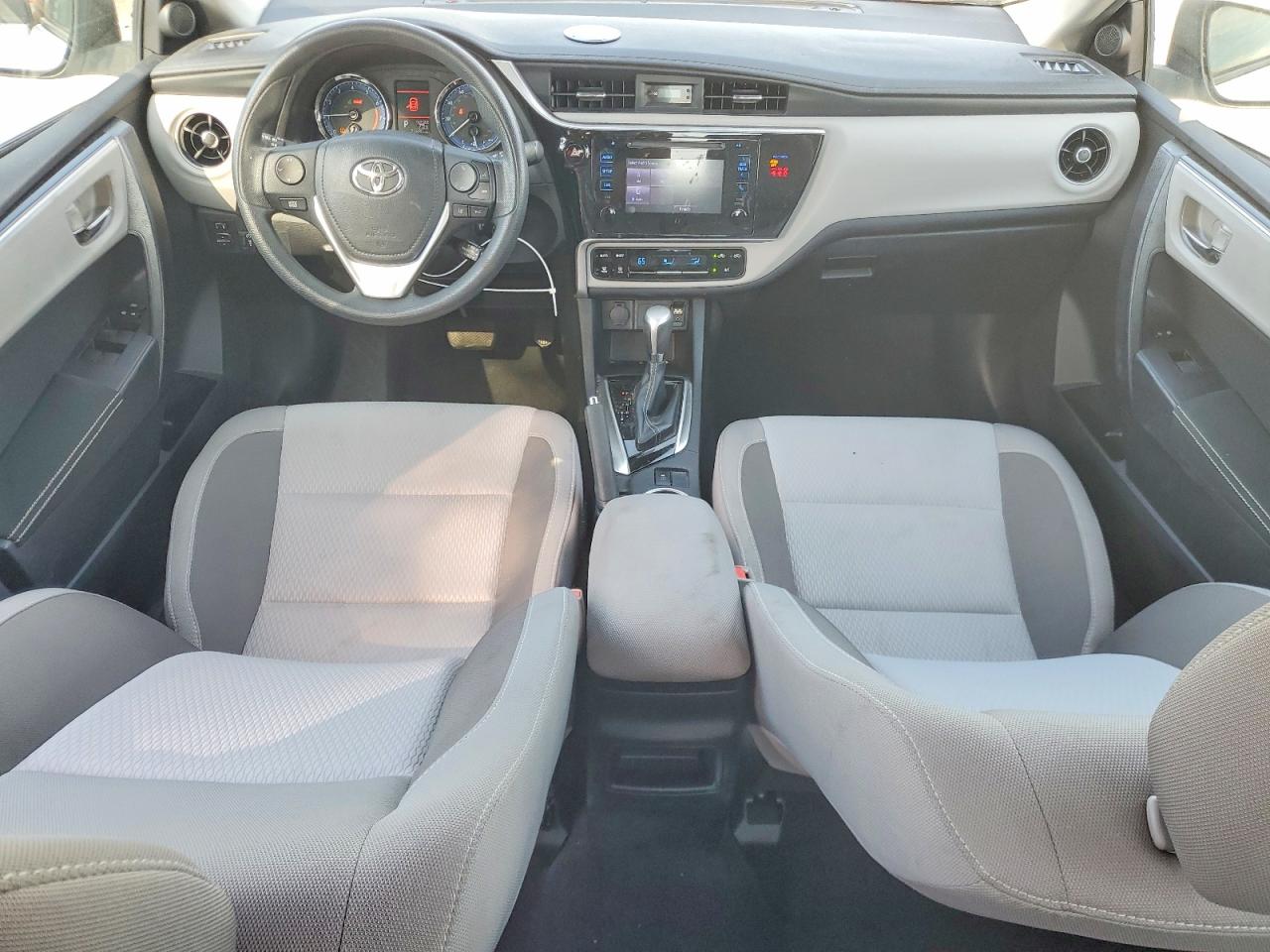 2019 TOYOTA COROLLA L photo 8