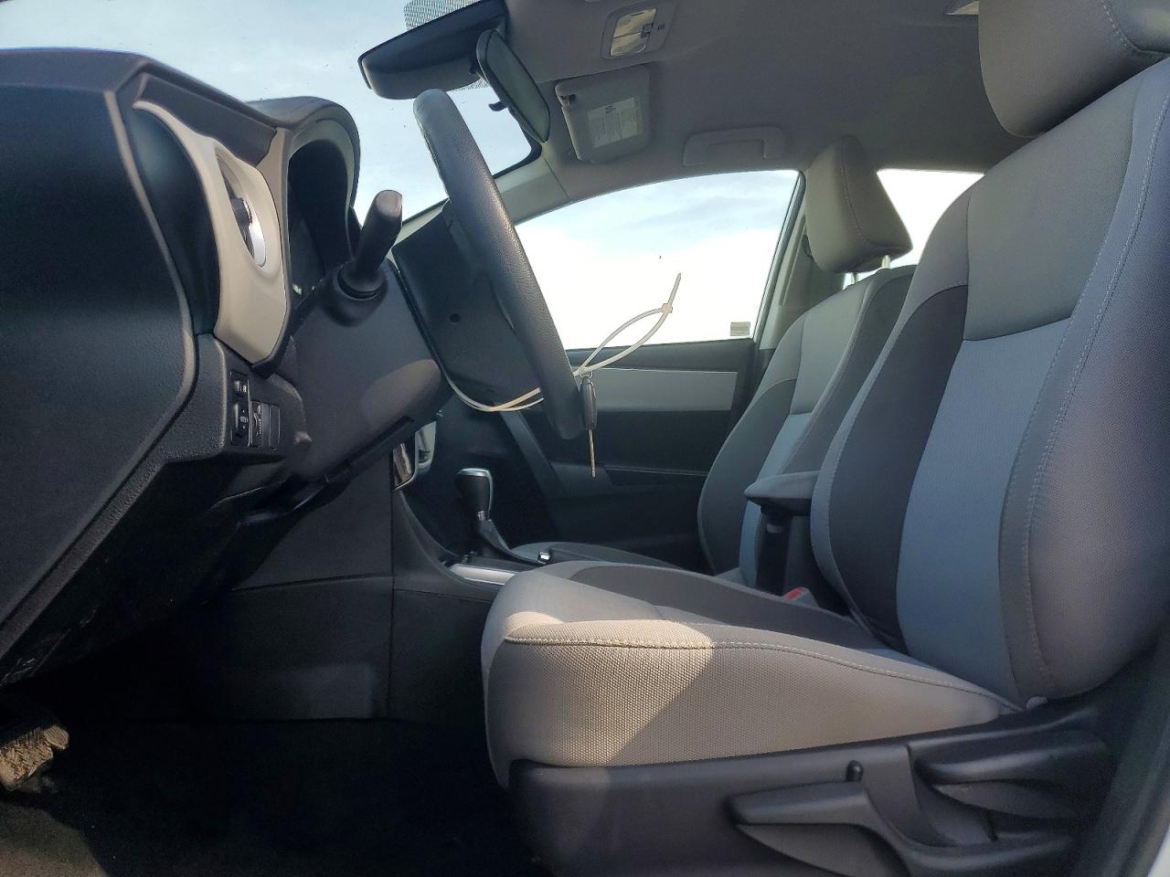2019 TOYOTA COROLLA L photo 7
