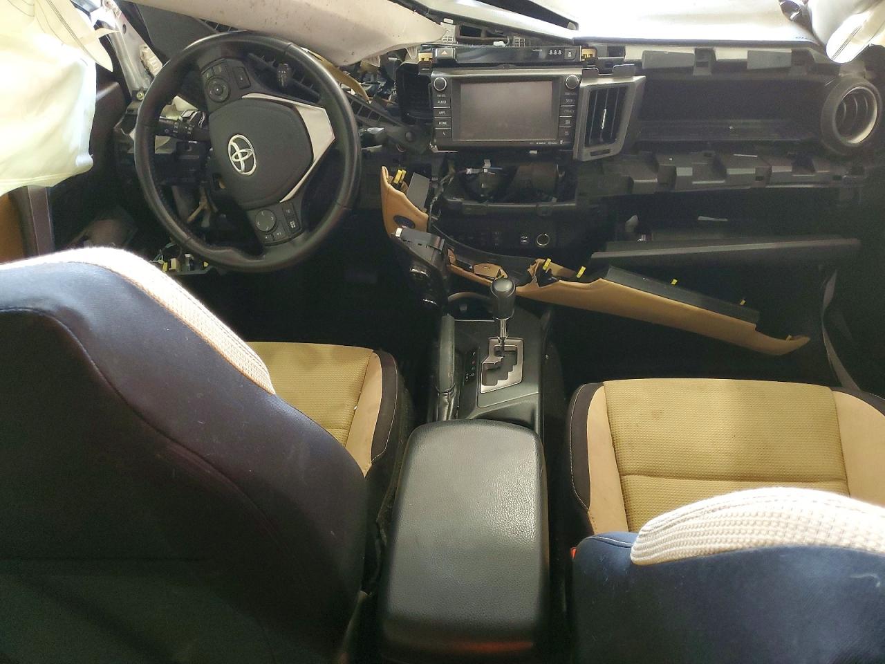 2018 TOYOTA RAV4 HV LE photo 8