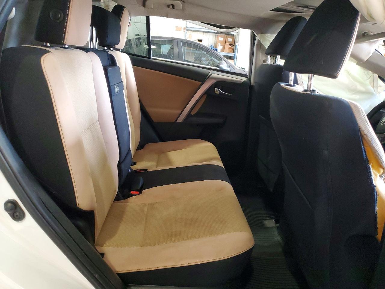 2018 TOYOTA RAV4 HV LE photo 10