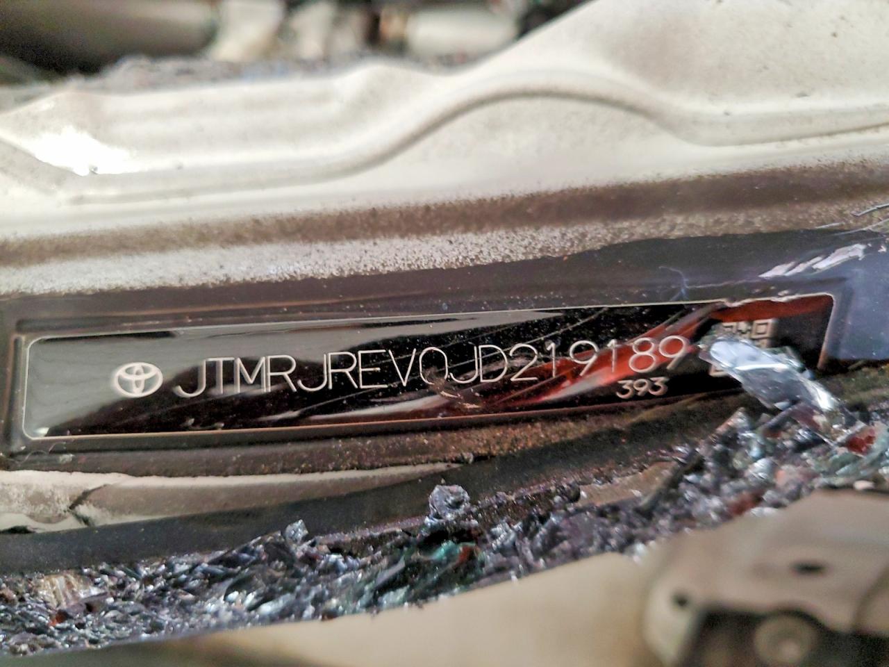 2018 TOYOTA RAV4 HV LE photo 13