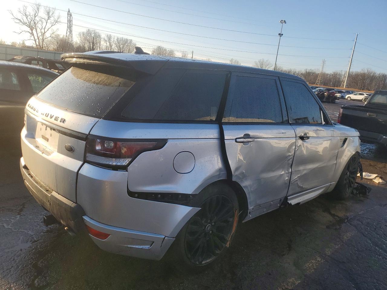2016 LAND ROVER RANGE ROVER SPORT HST photo 3