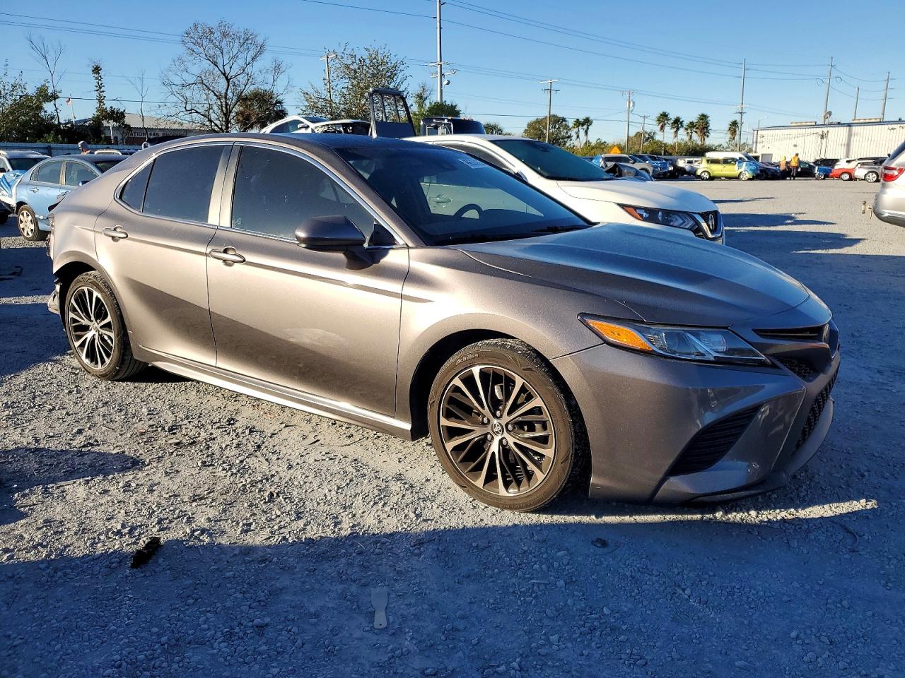 2020 TOYOTA CAMRY SE photo 4