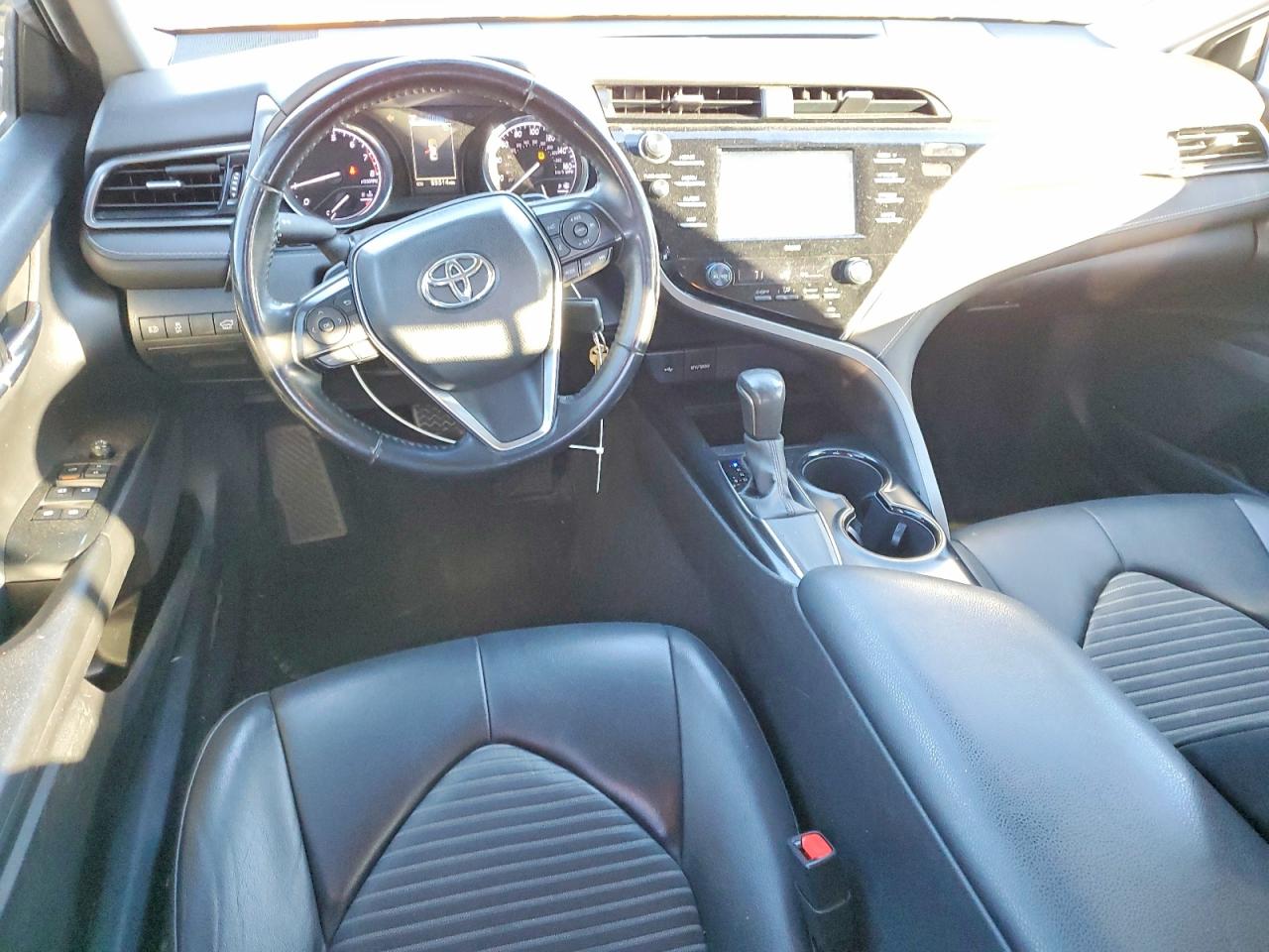 2020 TOYOTA CAMRY SE photo 8