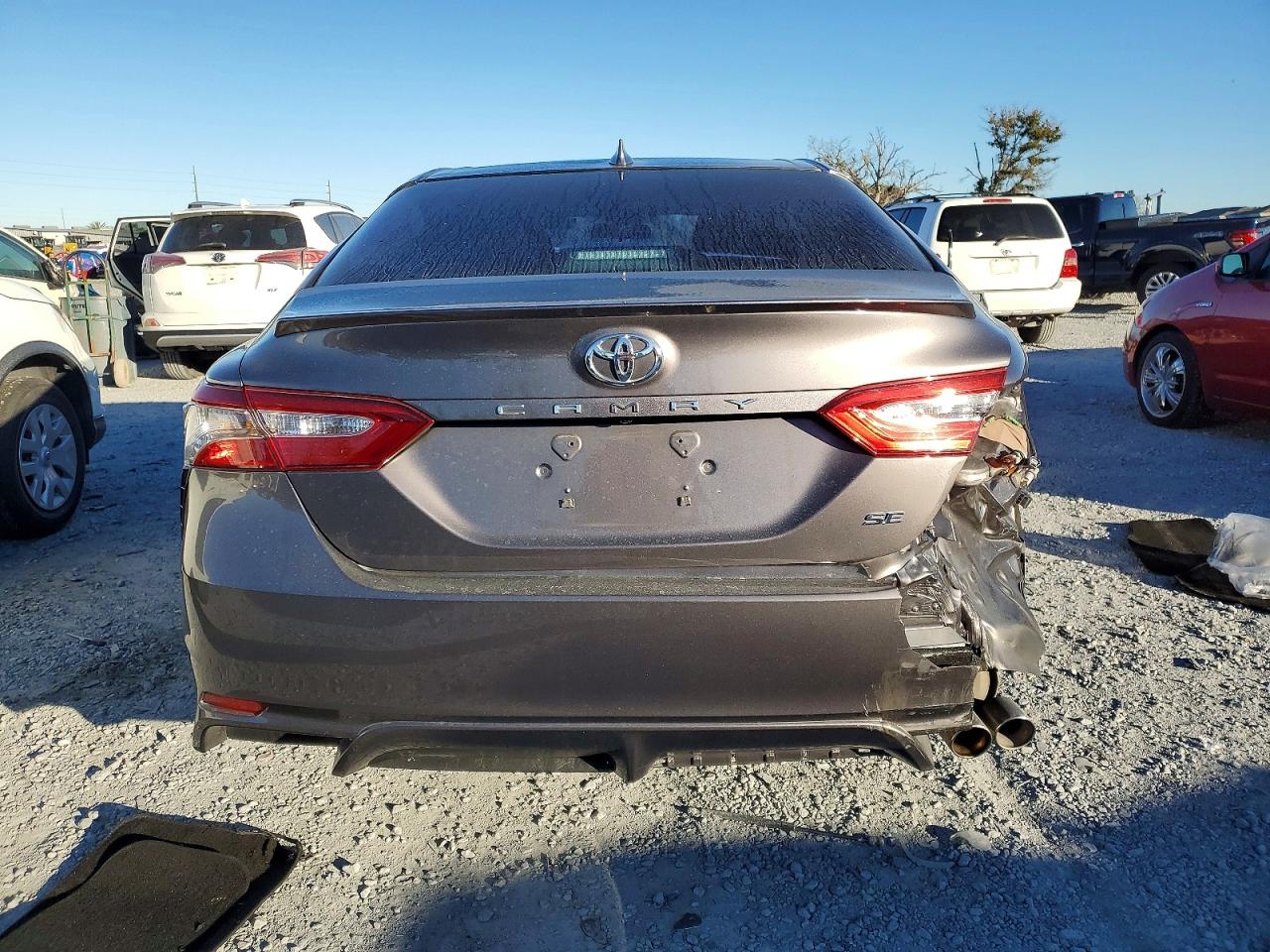2020 TOYOTA CAMRY SE photo 6