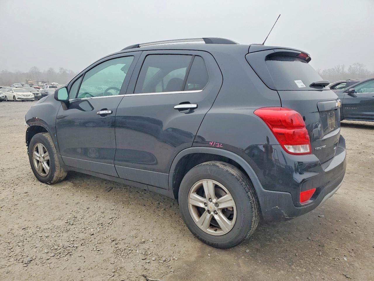 2019 CHEVROLET TRAX 1LT photo 2
