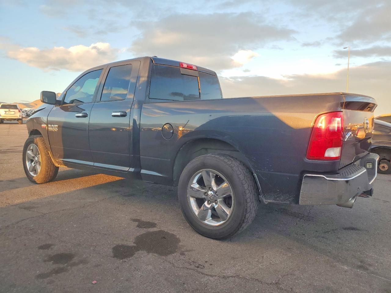 2016 RAM 1500 SLT photo 2