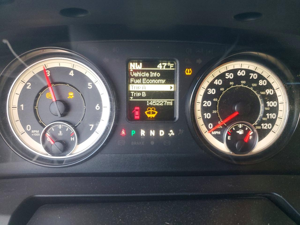 2016 RAM 1500 SLT photo 9