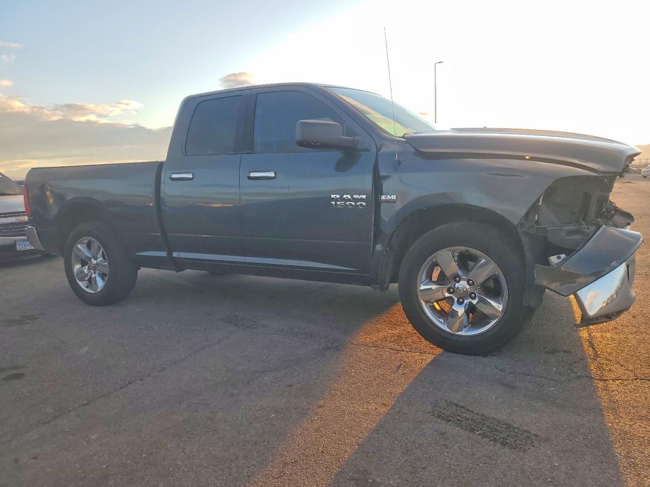 2016 RAM 1500 SLT photo 4