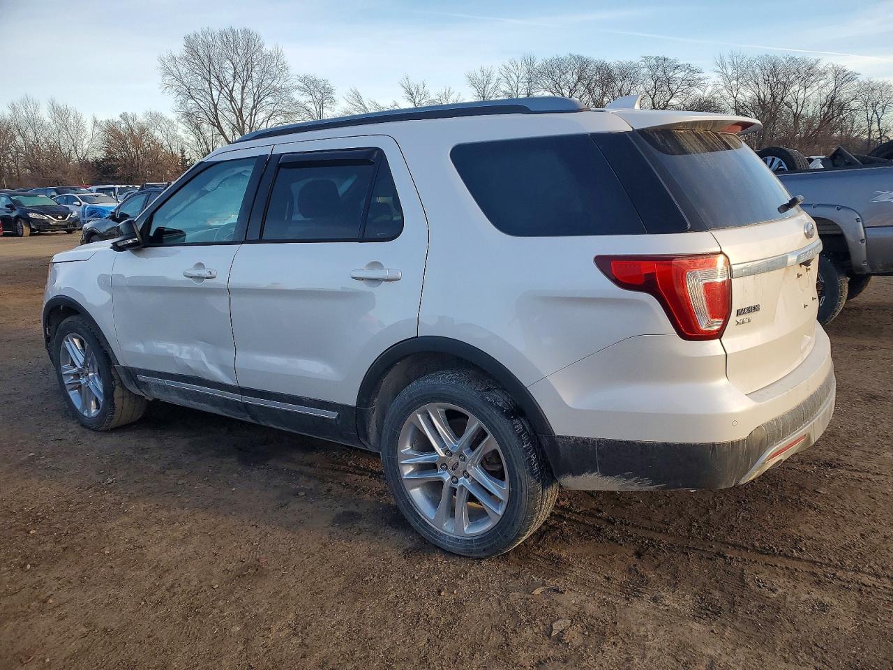 2016 FORD EXPLORER XLT photo 3
