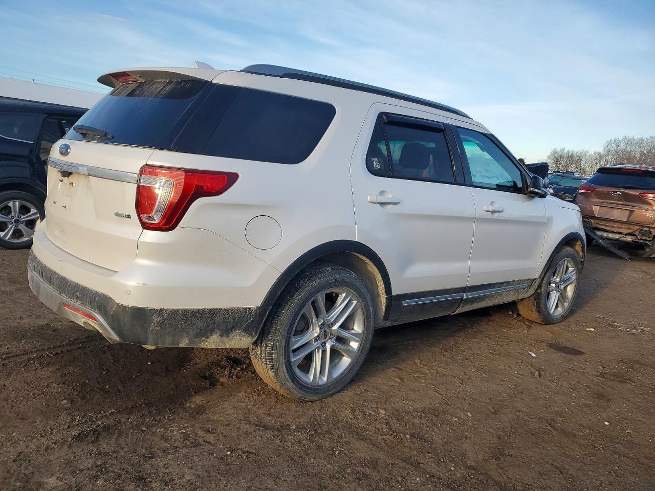 2016 FORD EXPLORER XLT photo 5