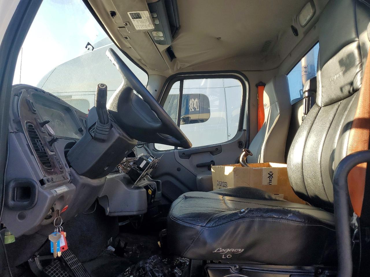 2017 FREIGHTLINER M2 106 MED - SEMI TRUCK photo 7