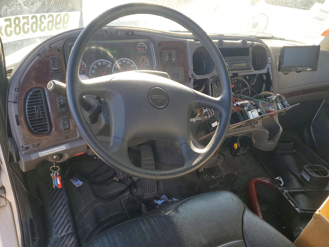 2017 FREIGHTLINER M2 106 MED - SEMI TRUCK photo 8