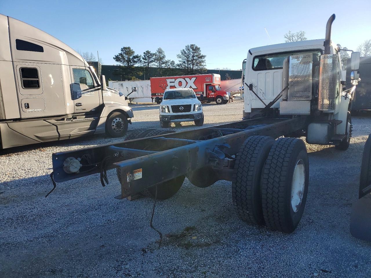 2017 FREIGHTLINER M2 106 MED - SEMI TRUCK photo 3