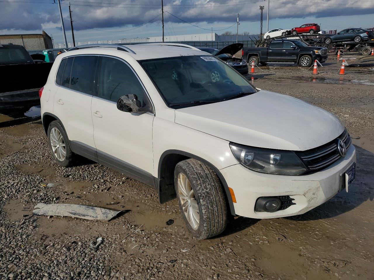 2013 VOLKSWAGEN TIGUAN S photo 10