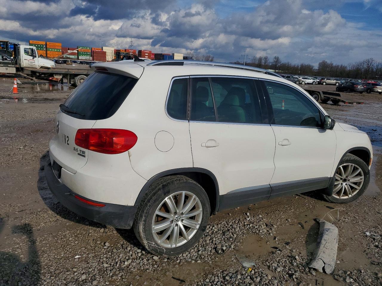 2013 VOLKSWAGEN TIGUAN S photo 7