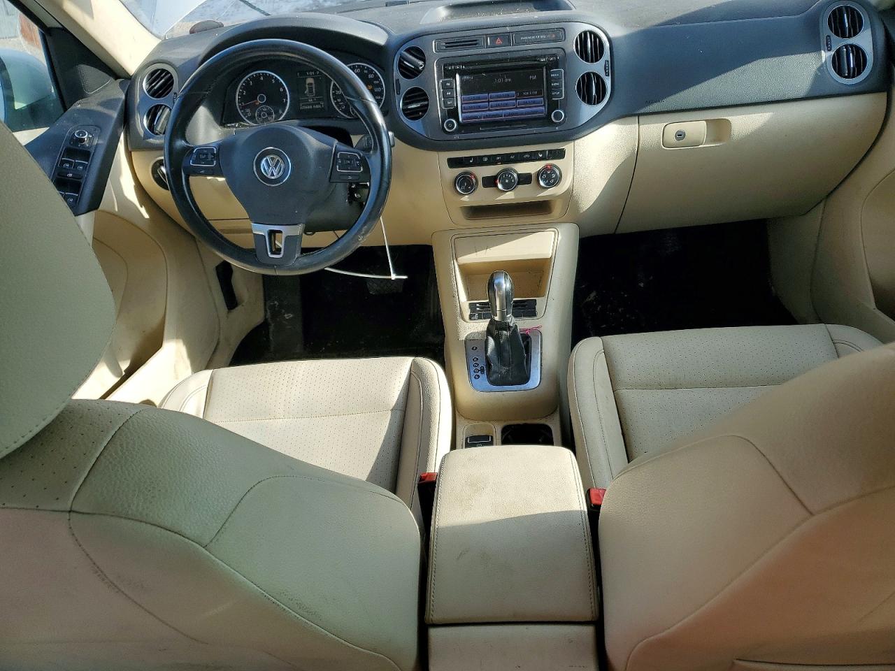 2013 VOLKSWAGEN TIGUAN S photo 22