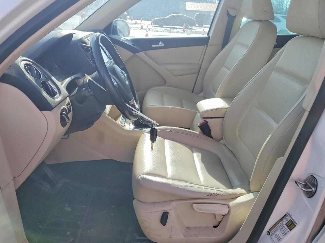 2013 VOLKSWAGEN TIGUAN S photo 19