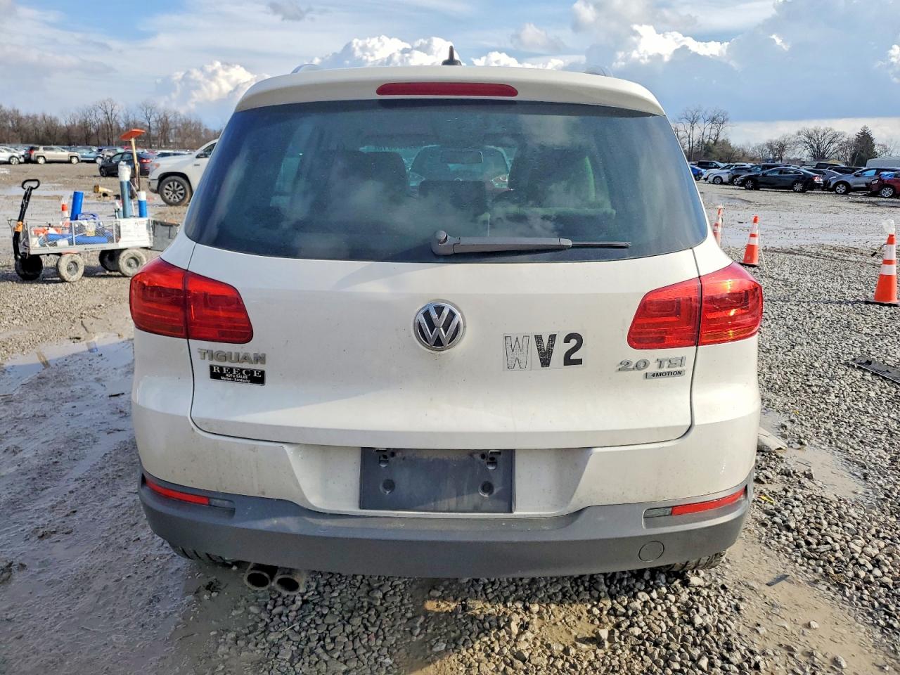 2013 VOLKSWAGEN TIGUAN S photo 16