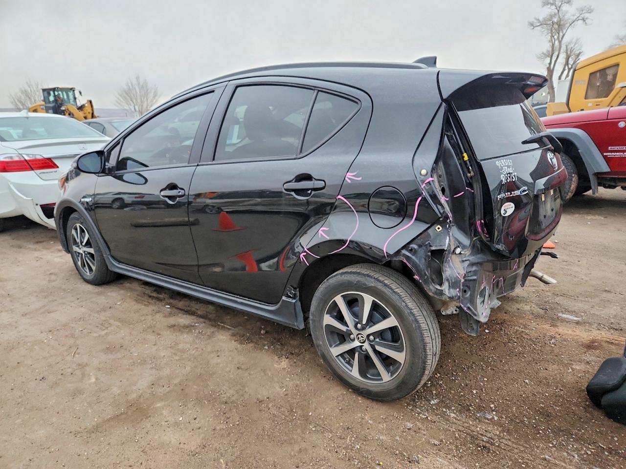 2018 TOYOTA PRIUS C photo 2