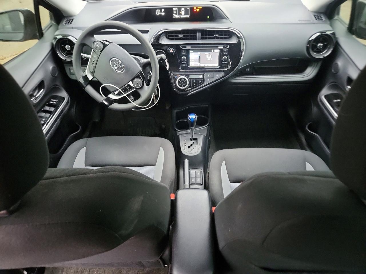 2018 TOYOTA PRIUS C photo 8