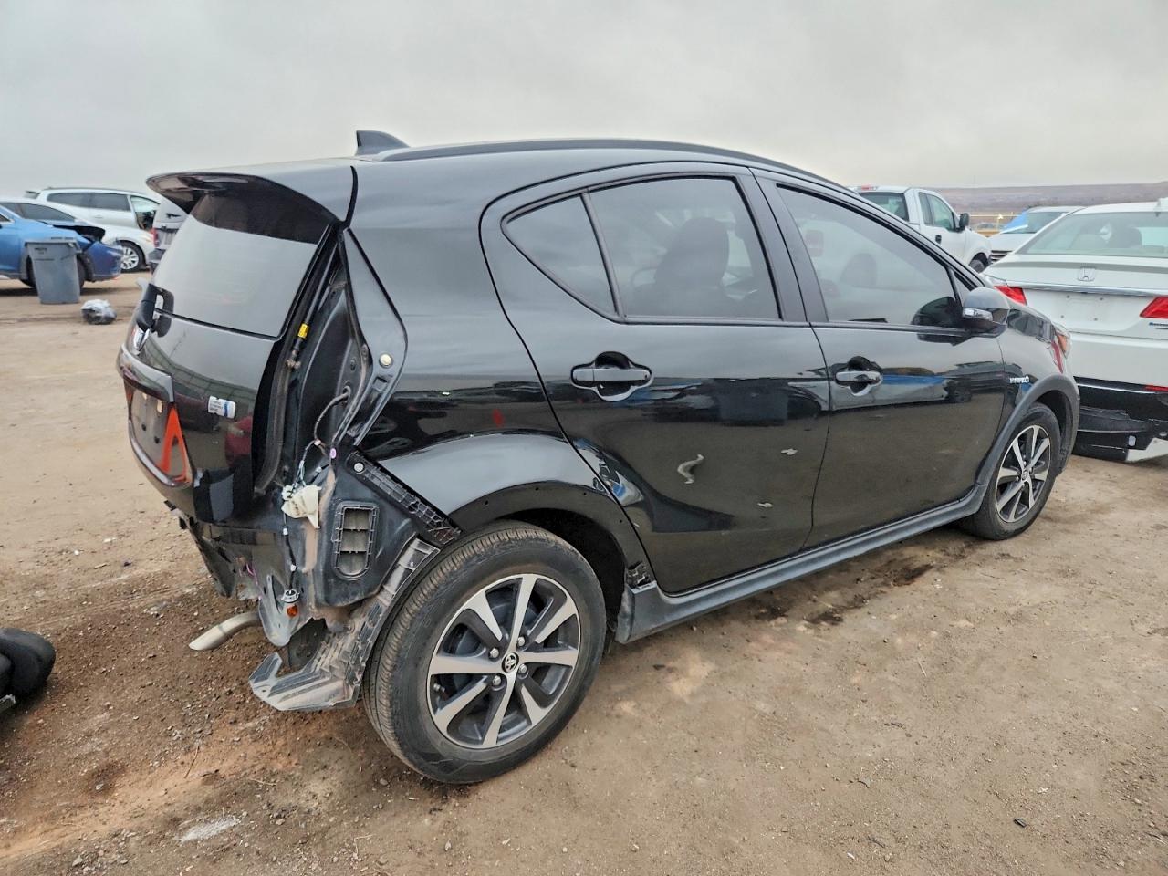 2018 TOYOTA PRIUS C photo 3