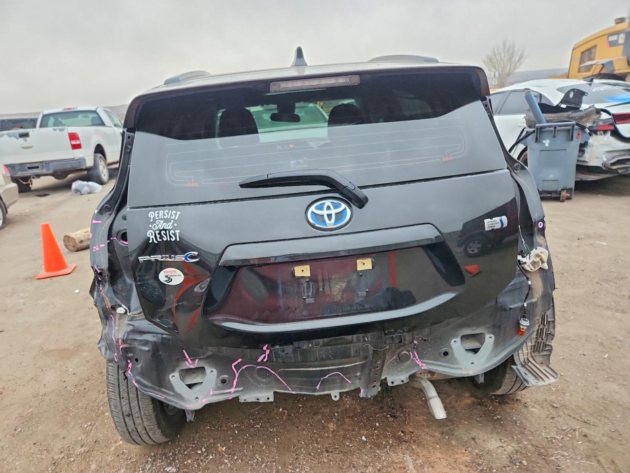 2018 TOYOTA PRIUS C photo 6