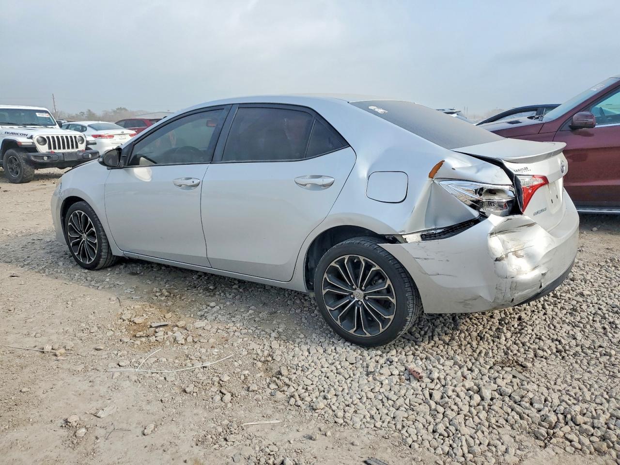 2014 TOYOTA COROLLA L photo 2
