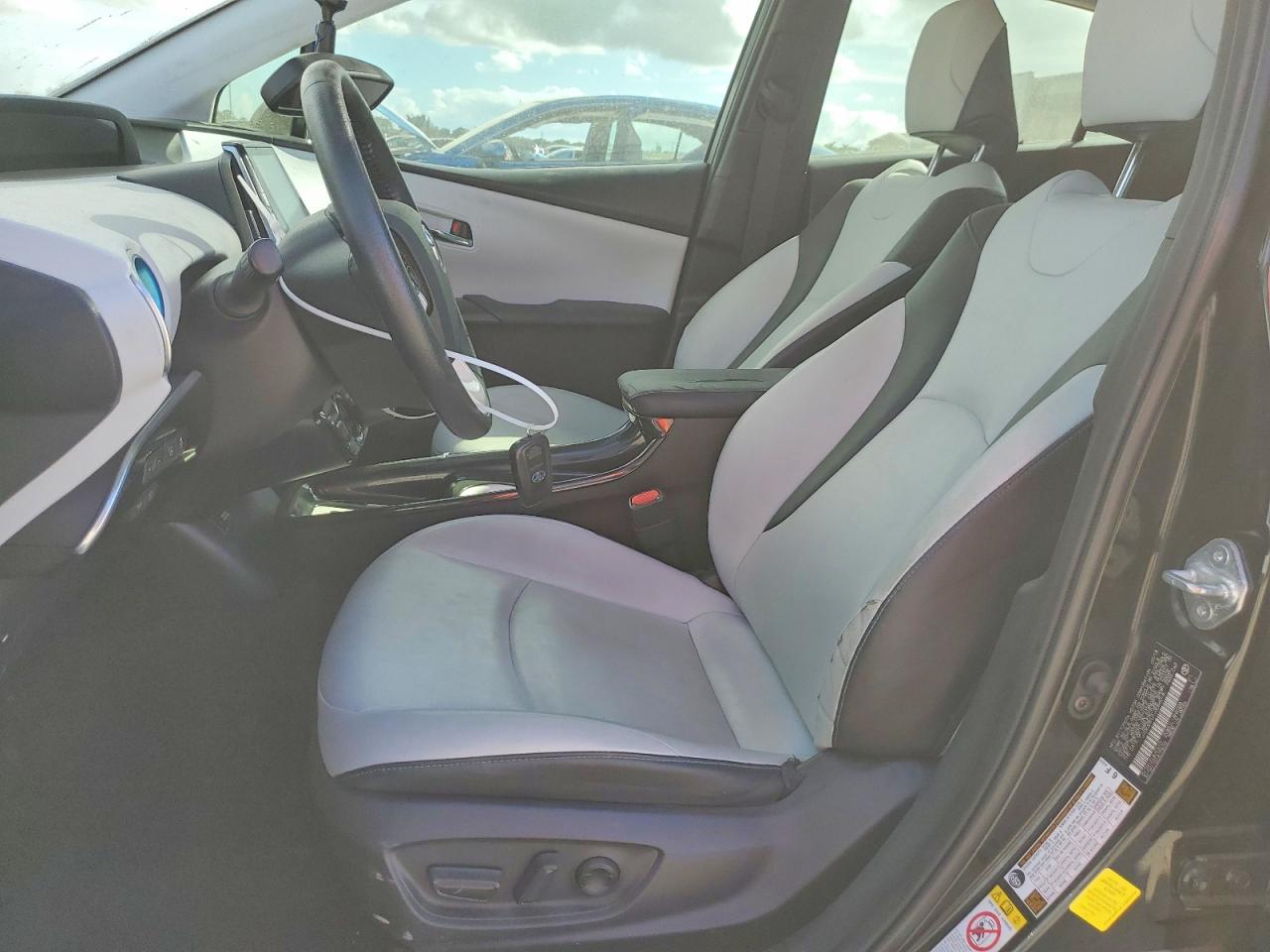 2018 TOYOTA PRIUS photo 7
