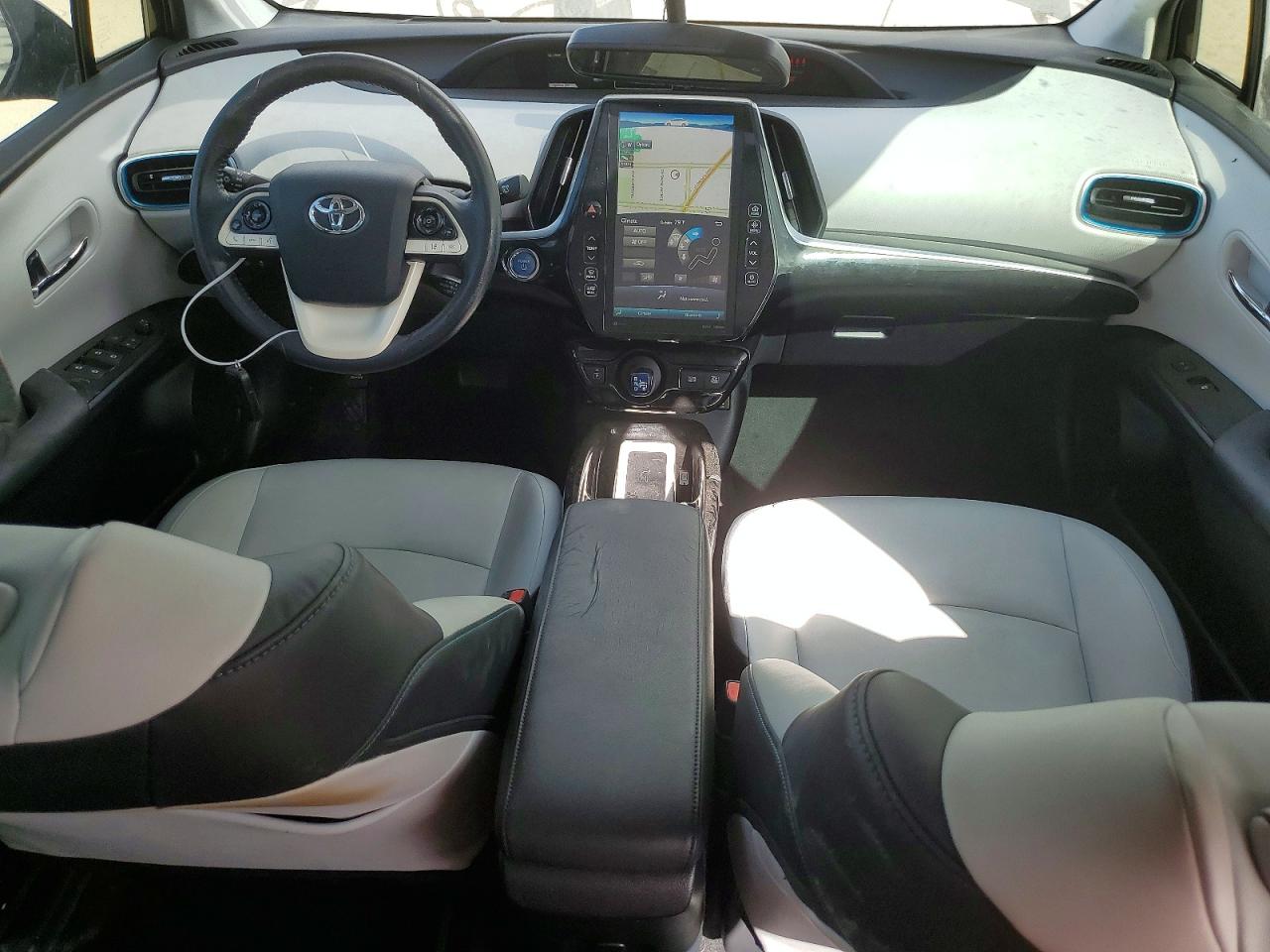 2018 TOYOTA PRIUS photo 8