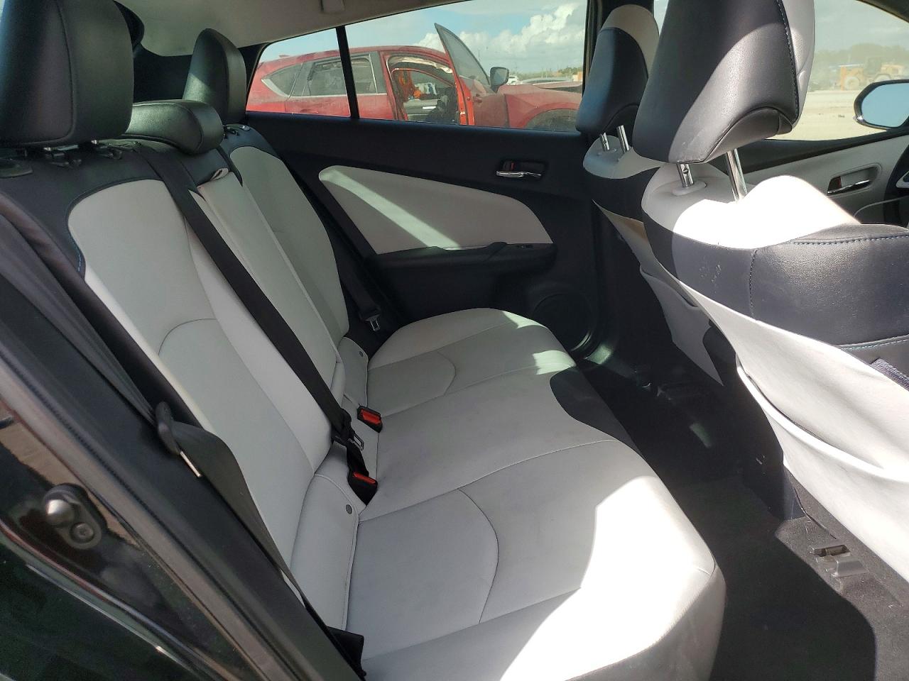 2018 TOYOTA PRIUS photo 10