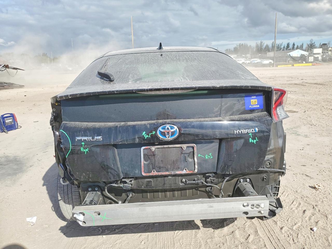 2018 TOYOTA PRIUS photo 6