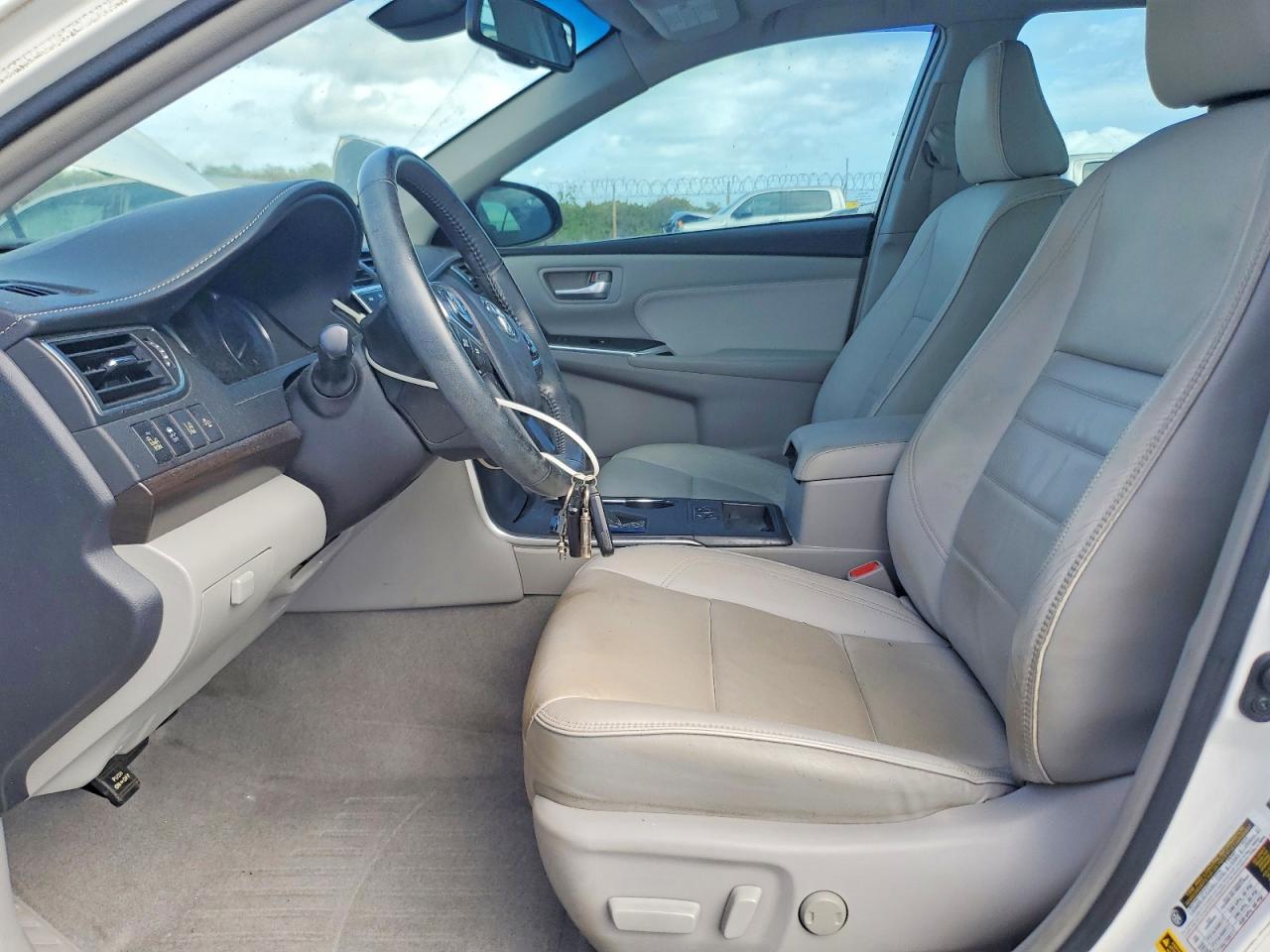 2016 TOYOTA CAMRY photo 7