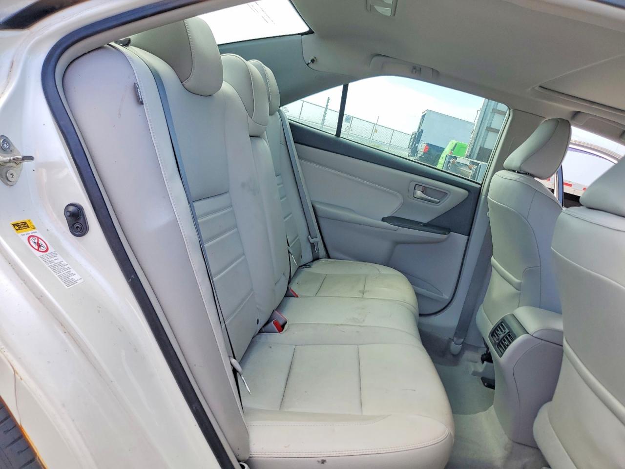 2016 TOYOTA CAMRY photo 10