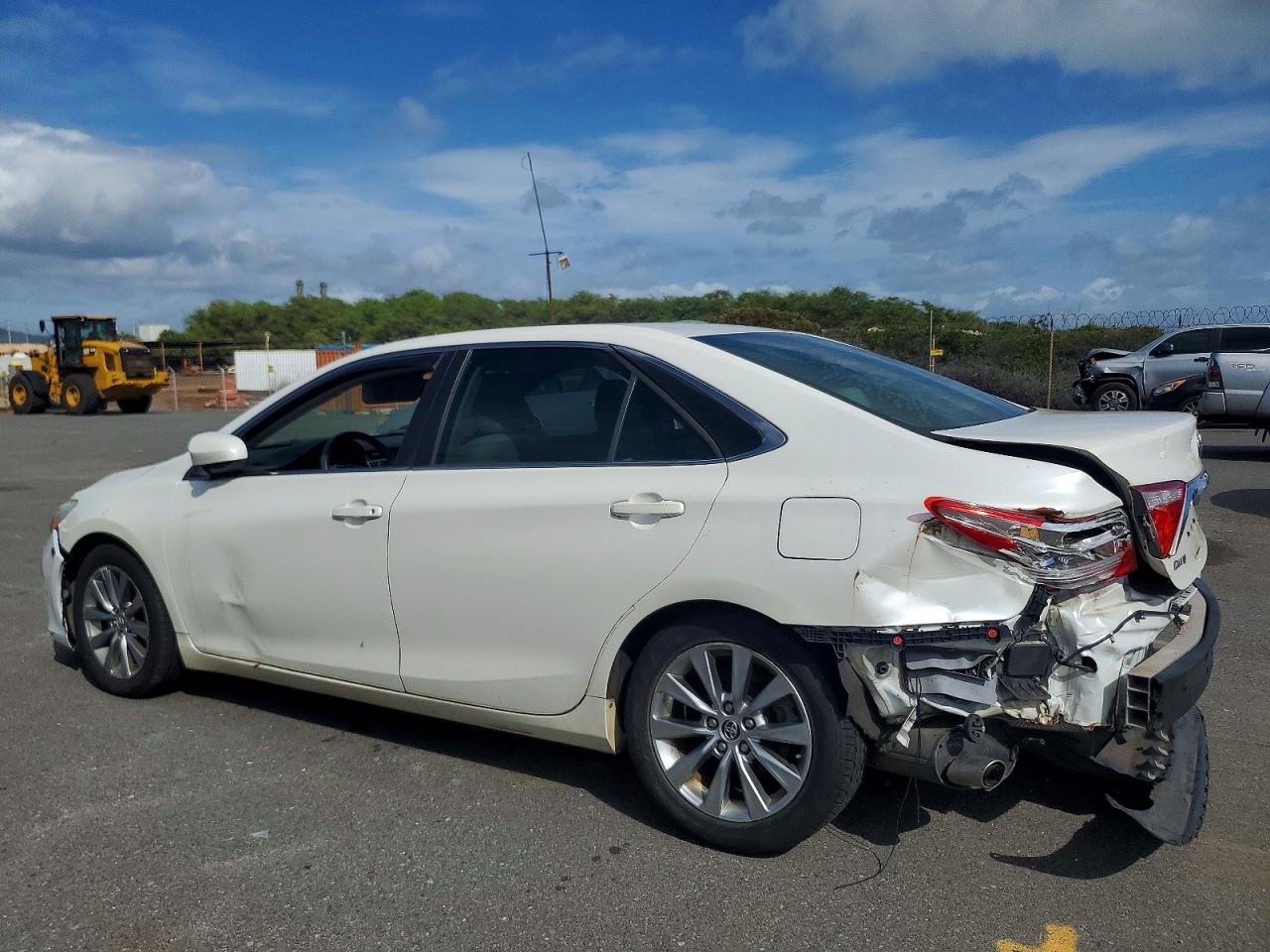 2016 TOYOTA CAMRY photo 2