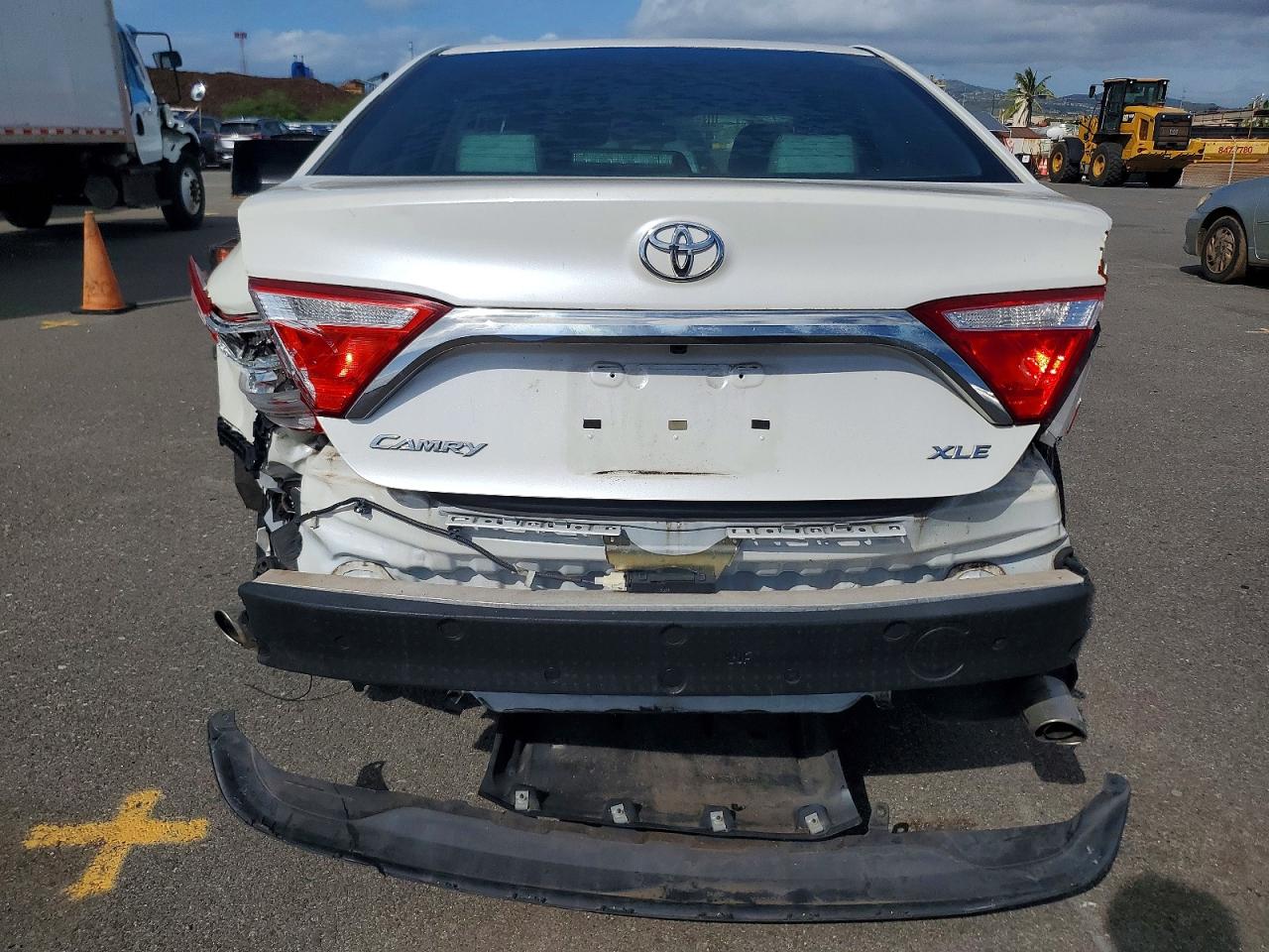 2016 TOYOTA CAMRY photo 6