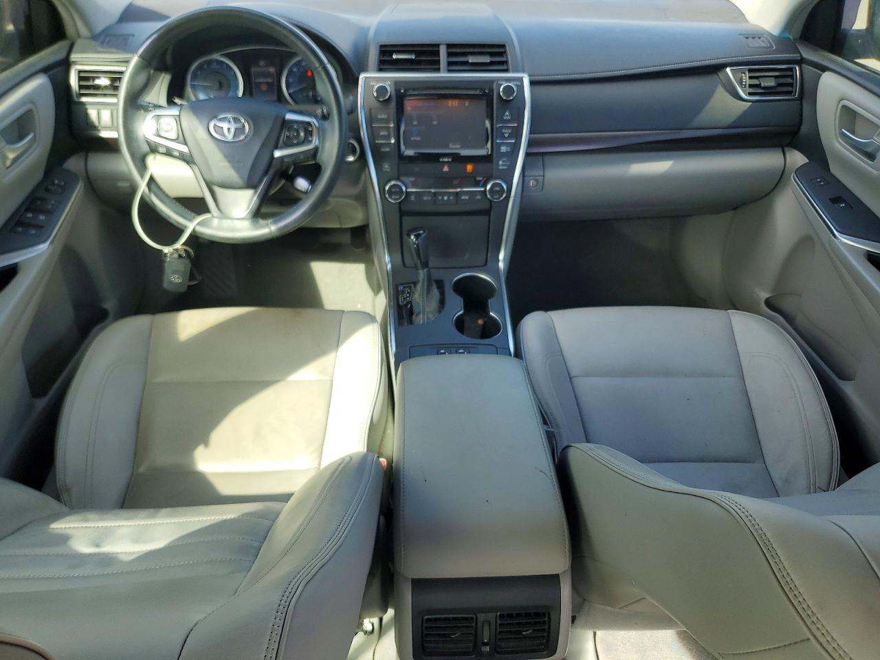 2016 TOYOTA CAMRY photo 8