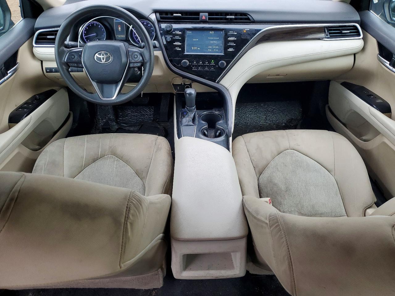 2018 TOYOTA CAMRY LE photo 15
