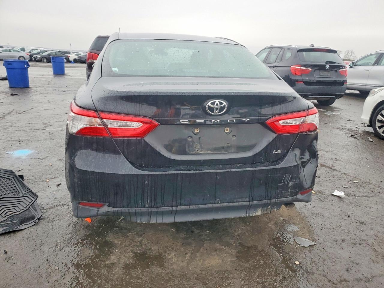 2018 TOYOTA CAMRY LE photo 11